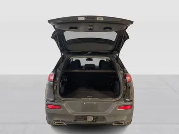 2018 Jeep Cherokee - image 12