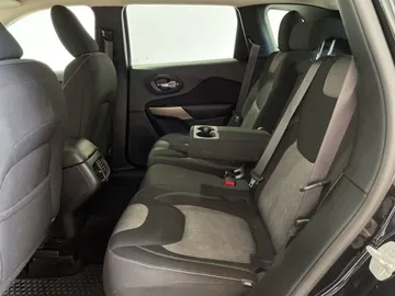 2018 Jeep Cherokee - image 11