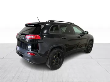 2018 Jeep Cherokee - image 8