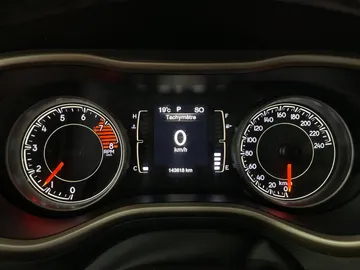2018 Jeep Cherokee - image 13