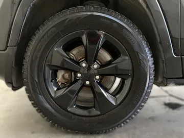 2018 Jeep Cherokee - image 16
