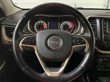 2018 Jeep Cherokee - image 14