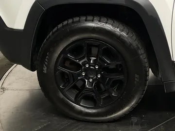 2019 Jeep Cherokee - image 20