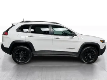2019 Jeep Cherokee - image 2