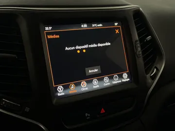 2019 Jeep Cherokee - image 25