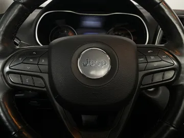2019 Jeep Cherokee - image 17