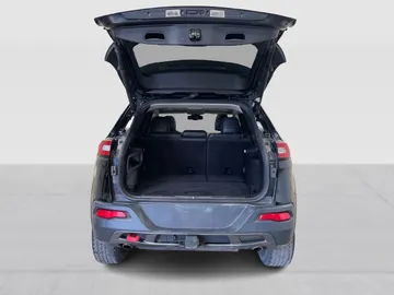 2017 Jeep Cherokee - image 13