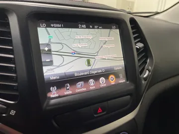 2017 Jeep Cherokee - image 29
