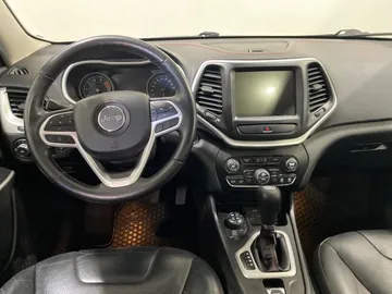 2017 Jeep Cherokee - image 4