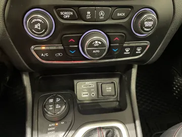 2017 Jeep Cherokee - image 21