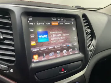 2017 Jeep Cherokee - image 28