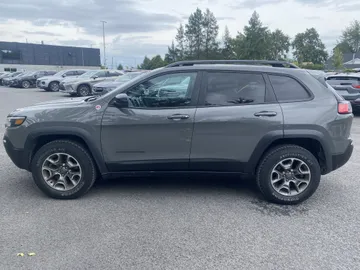 2022 Jeep Cherokee - image 4