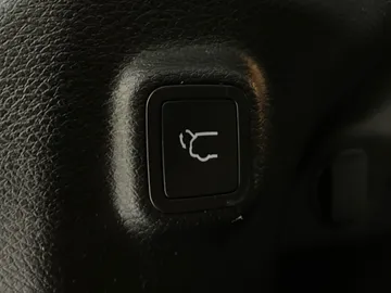 2022 Jeep Cherokee - image 23