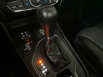 2022 Jeep Cherokee - image 33