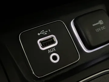 2022 Jeep Cherokee - image 32