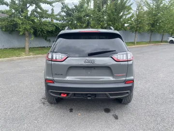 2022 Jeep Cherokee - image 6