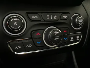 2022 Jeep Cherokee - image 26