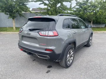 2022 Jeep Cherokee - image 3