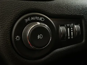 2022 Jeep Cherokee - image 20