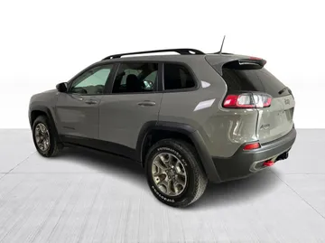 2022 Jeep Cherokee - image 12