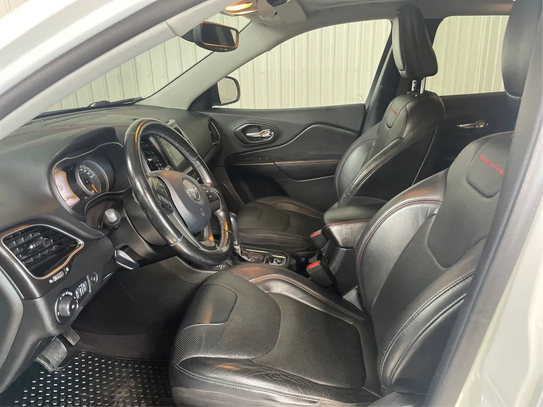 2020 Jeep Cherokee — photo 3