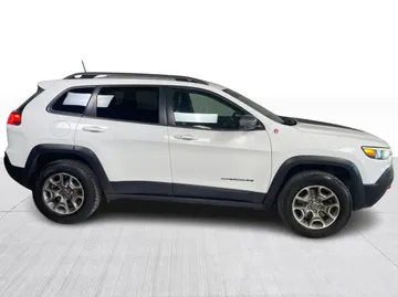 2020 Jeep Cherokee - image 2