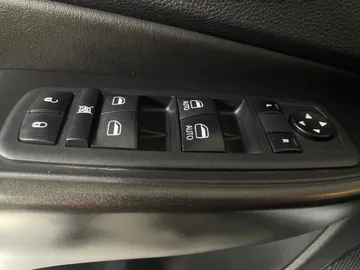 2020 Jeep Cherokee - image 29