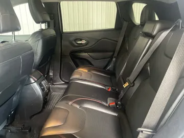 2020 Jeep Cherokee - image 15