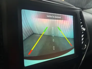 2020 Jeep Cherokee - image 25