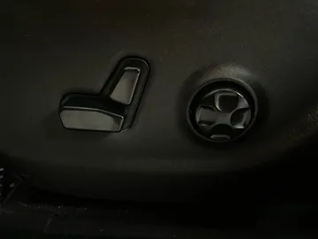 2020 Jeep Cherokee - image 20