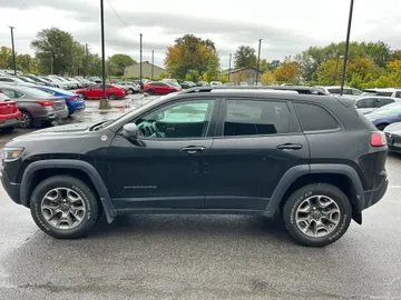 2020 Jeep Cherokee - image 6
