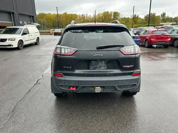 2020 Jeep Cherokee - image 4