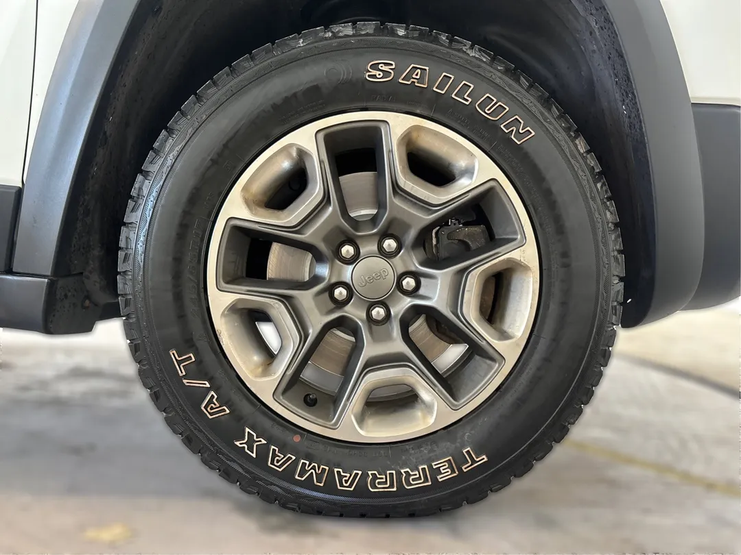 2019 Jeep Cherokee — photo 6