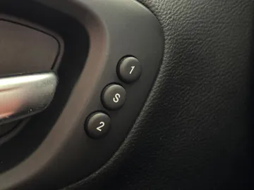 2019 Jeep Cherokee - image 25
