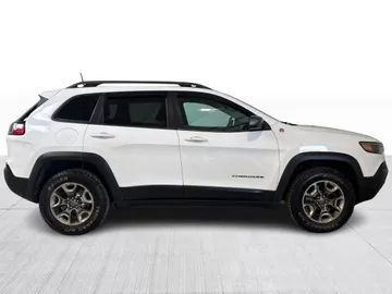 2019 Jeep Cherokee - image 2