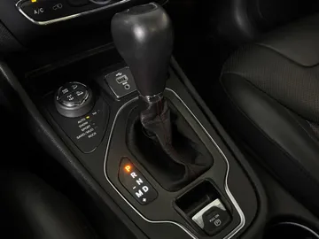 2019 Jeep Cherokee - image 29