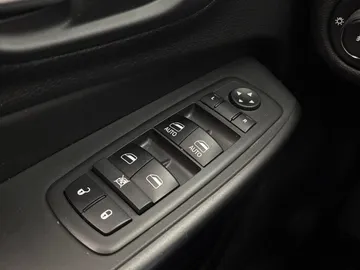 2019 Jeep Cherokee - image 24