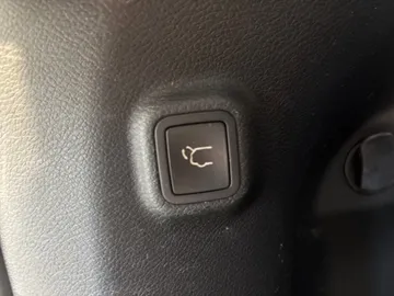 2019 Jeep Cherokee - image 19