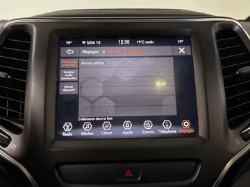 2019 Jeep Cherokee - image 28