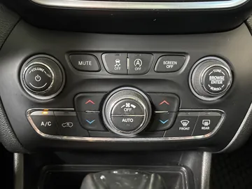 2019 Jeep Cherokee - image 21