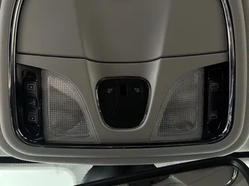 2019 Jeep Cherokee - image 16
