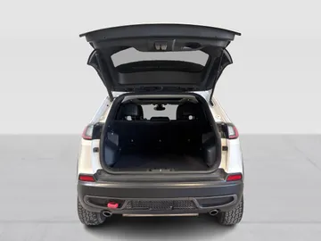 2019 Jeep Cherokee - image 13