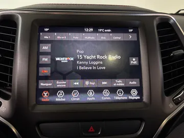 2019 Jeep Cherokee - image 30