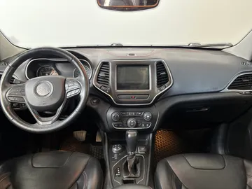 2019 Jeep Cherokee - image 4