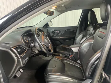 2021 Jeep Cherokee - image 3