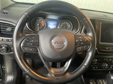 2021 Jeep Cherokee - image 16