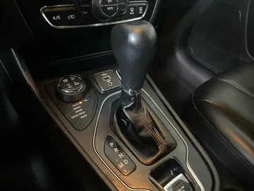 2021 Jeep Cherokee - image 27