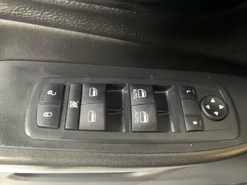 2021 Jeep Cherokee - image 23