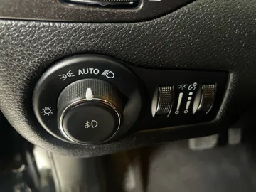 2021 Jeep Cherokee - image 17