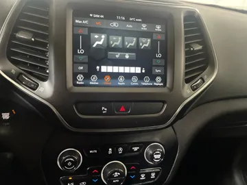 2021 Jeep Cherokee - image 21